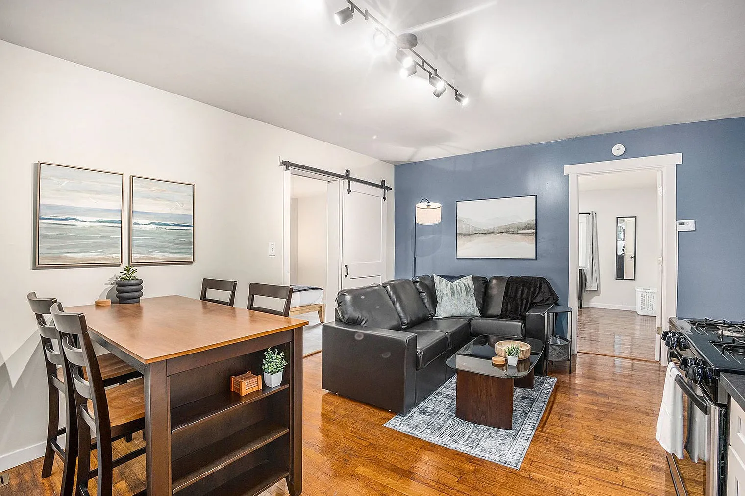 2 bed, 1.0 bath, 645 sqft, $2,592 — Photo 2