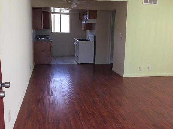 3rd image of 14108 Sylvan St APT 7