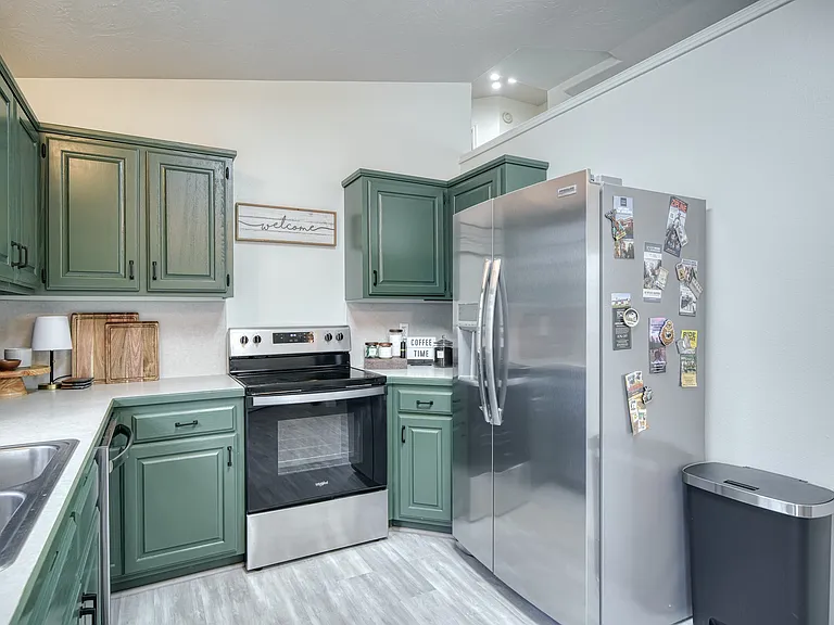 741 Clarence Ct — Photo 22