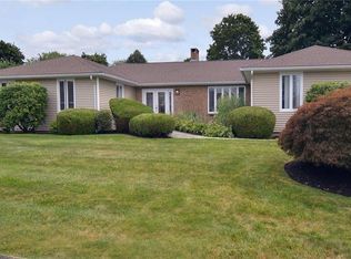 18 Sullivan Ln, Bristol, RI 02809