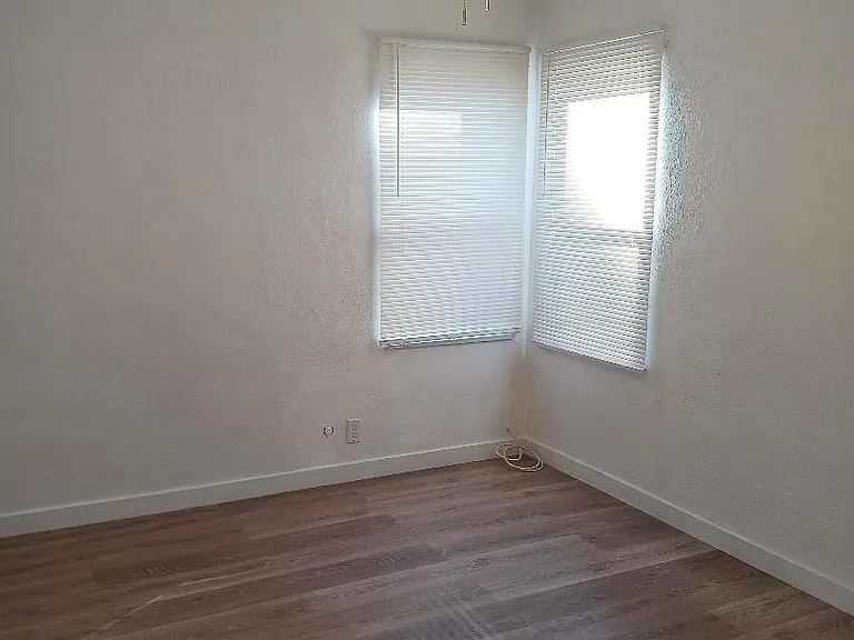 800 Paradise Dr — Photo 9