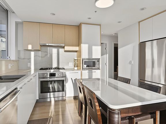 2nd image of 567 Clarke Rd #1609