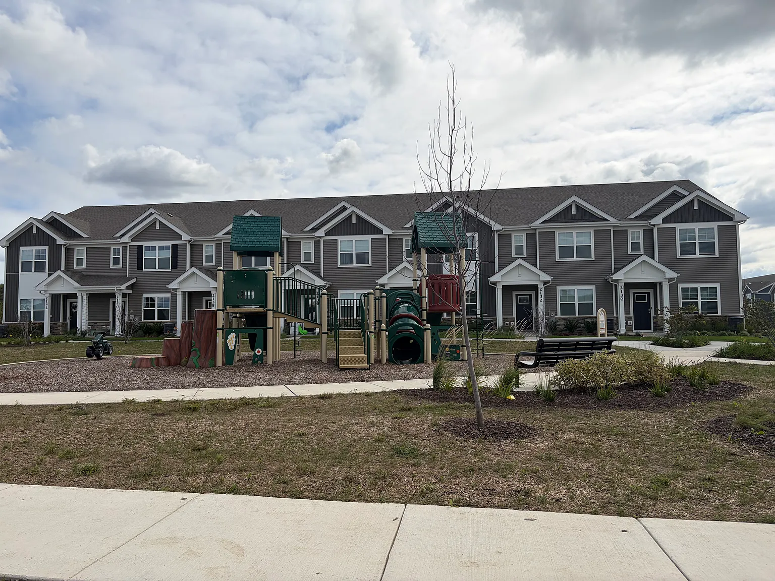 3 bed, 2.5 bath, 1543 sqft, $2,800 — Photo 2