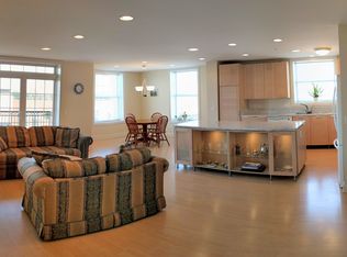 190 W Johnson St UNIT 402, Palatine, IL