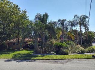 105 Palm Dr, Largo, FL 33770