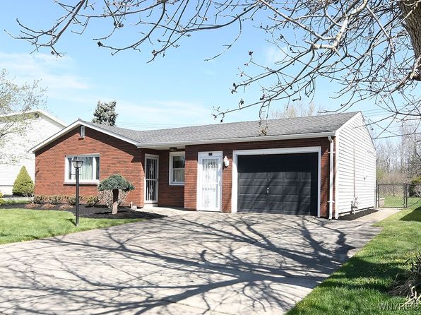 136 Cheryl Ln, Depew, NY 14043