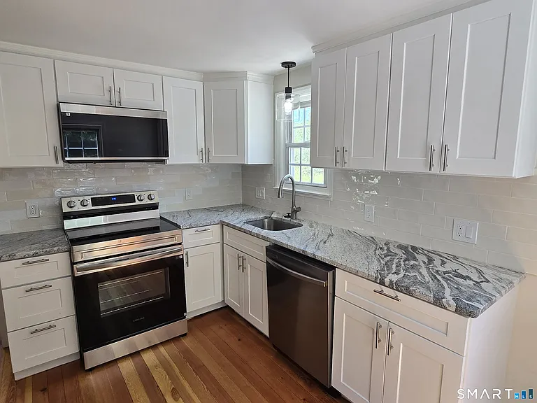 157 S River Rd — Photo 2