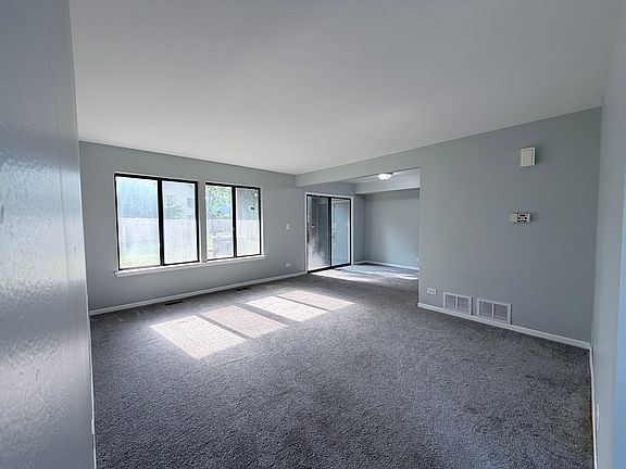 3rd image of 2 Elm Ct