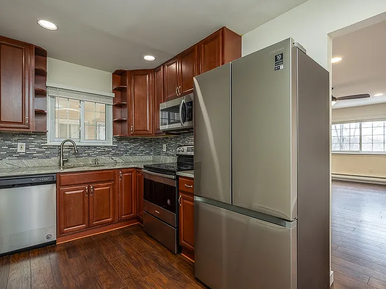 529 Fox Run Ln — Photo 8