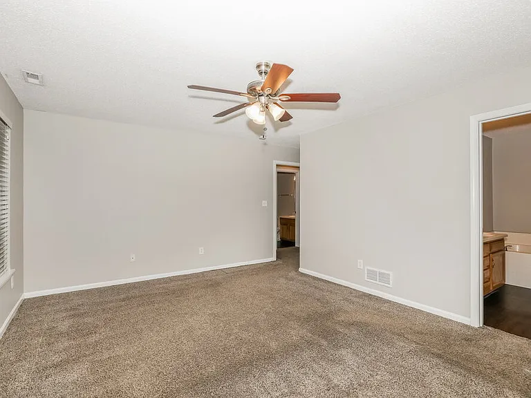 8020 Lake Tree Cir — Photo 10