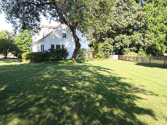 4th image of 1036 S Lexan Cres