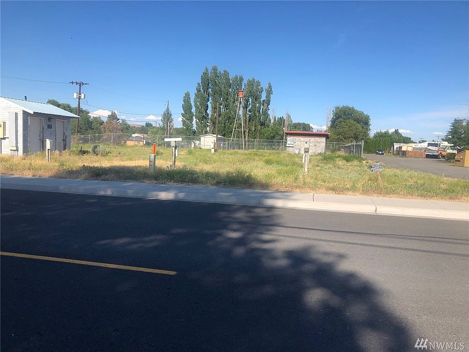 2nd image of 420 S Division St