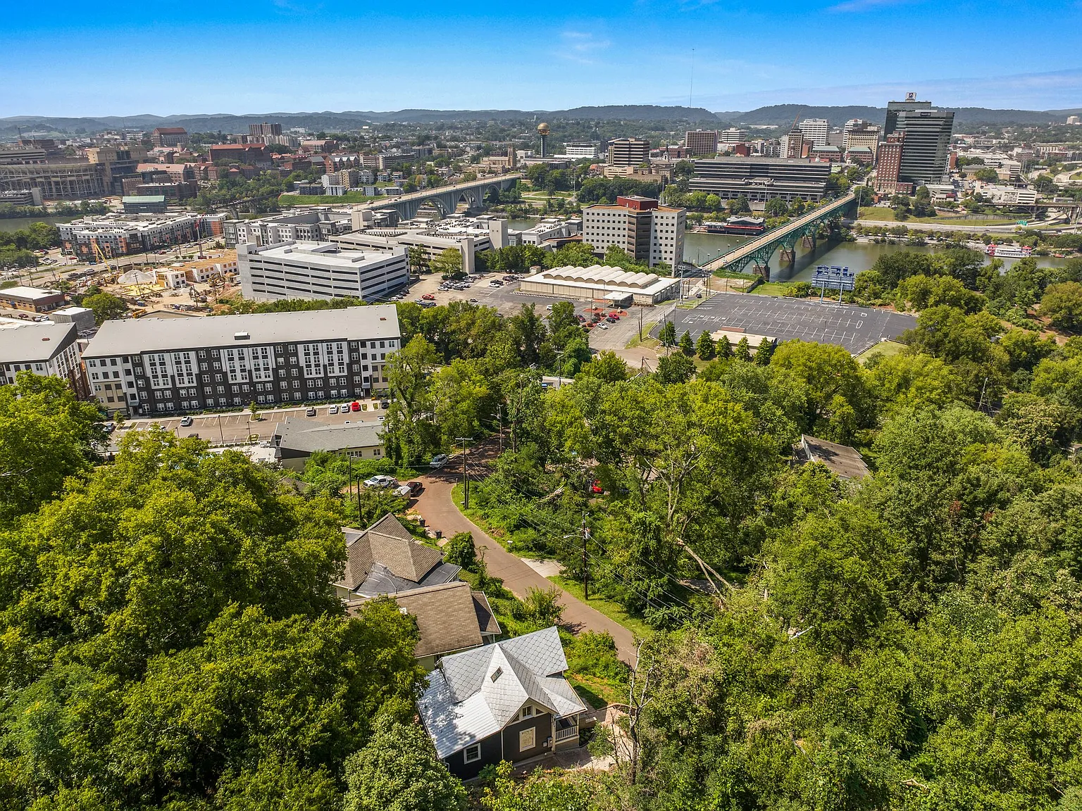 2 bed, 900 sqft, $3,000 — Photo 4
