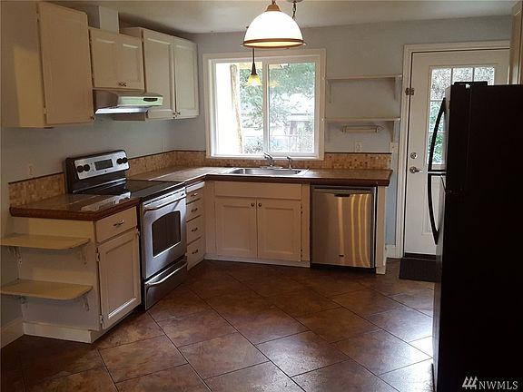 4th image of 10620 136th St NW