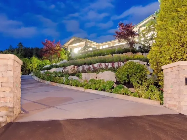 1122 Highland Dr, West Vancouver, BC V7S 2H4