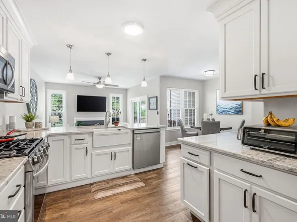 221 Cambridge Cir #113, Kennett Square, PA 19348