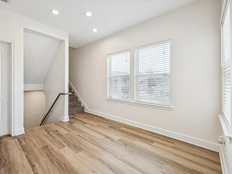 5402 Jonathan Ln — Photo 11