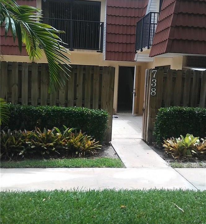 1st image of 738 NW 99th Cir