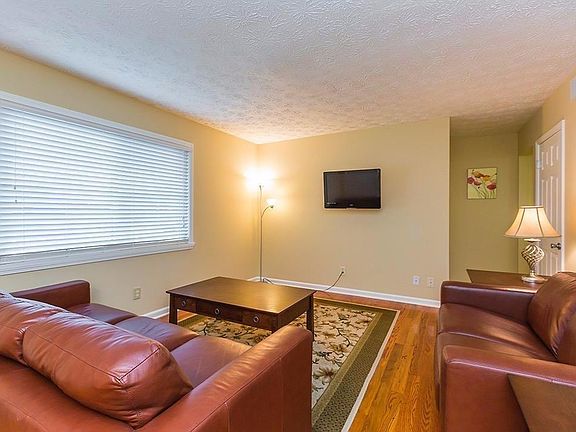 3rd image of 828 Malabu Dr APT 301