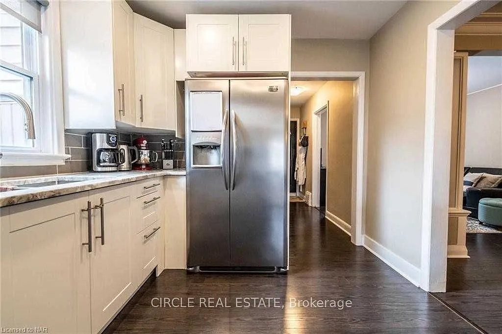 4 bed, $2,500 — Photo 3