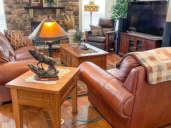 4th image of 4021 Bobolink Ln