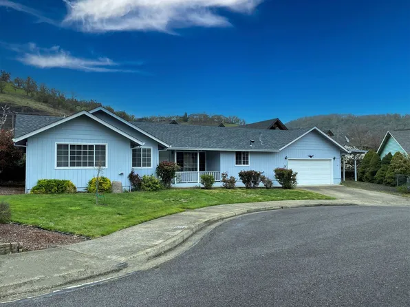 2220 NW Cabrillo Ct, Roseburg, OR 97471