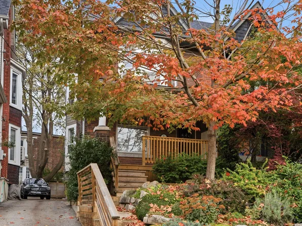6 Sandford Ave, Toronto, ON M4L 2E7