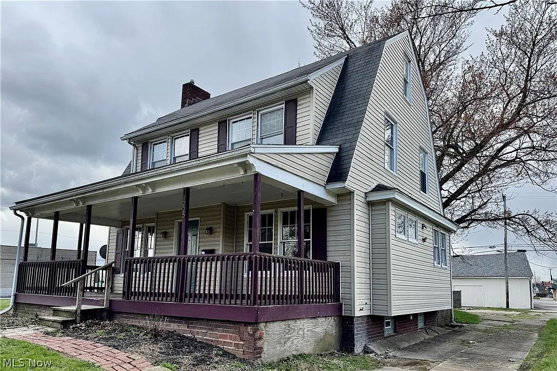 1225 Woodland Ave NW photo 1