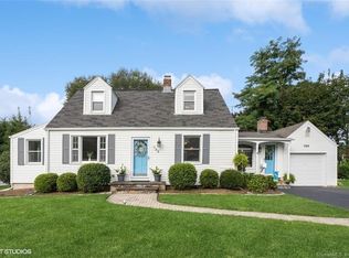 795 Chickadee Ln, Stratford, CT 06614
