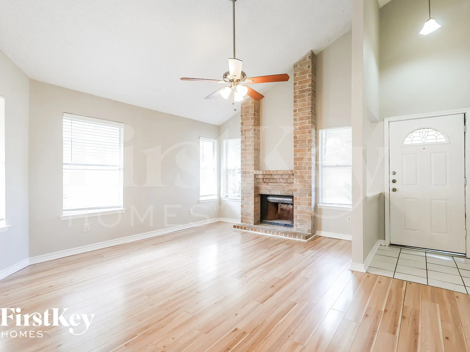 3 bed, 2.0 bath, 1124 sqft, $1,820 — Photo 4
