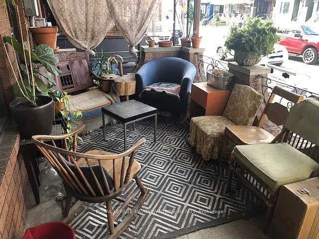 1211 College St #UPPER — Photo 33