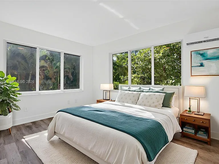 1630 SW 10th St #5 — Photo 4