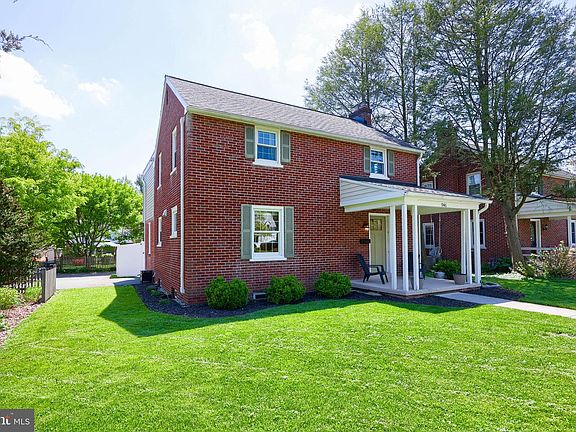 3rd image of 946 Salisbury Ct