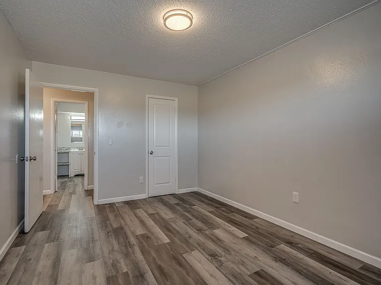 The Vue at Oak Creek — Photo 10