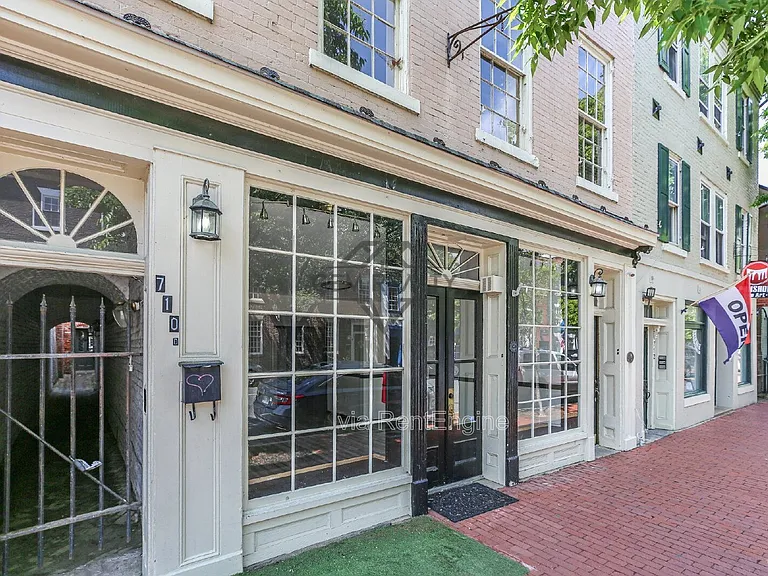 710 Caroline St #D — Photo 2