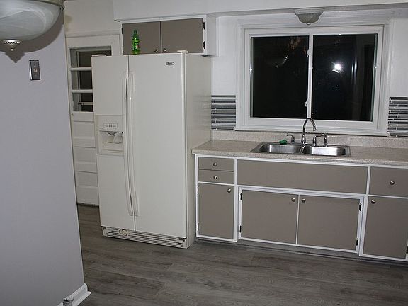 5th image of 453 Pardee Pl