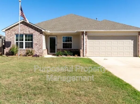 1425 Sandstone Dr, Noble, OK 73068