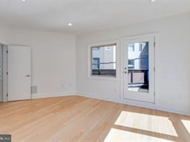 1106 N Hope St — Photo 3