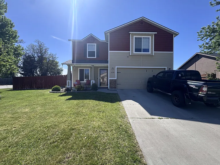 1131 SW Independence — Photo 2