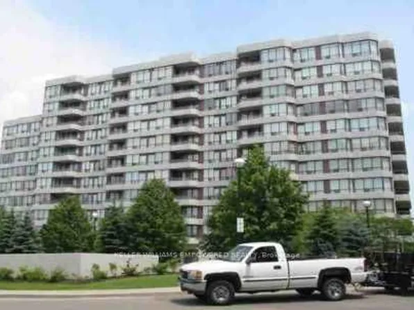81 Townsgate Dr #Penthouse 106, Vaughan, ON L4J 8E6