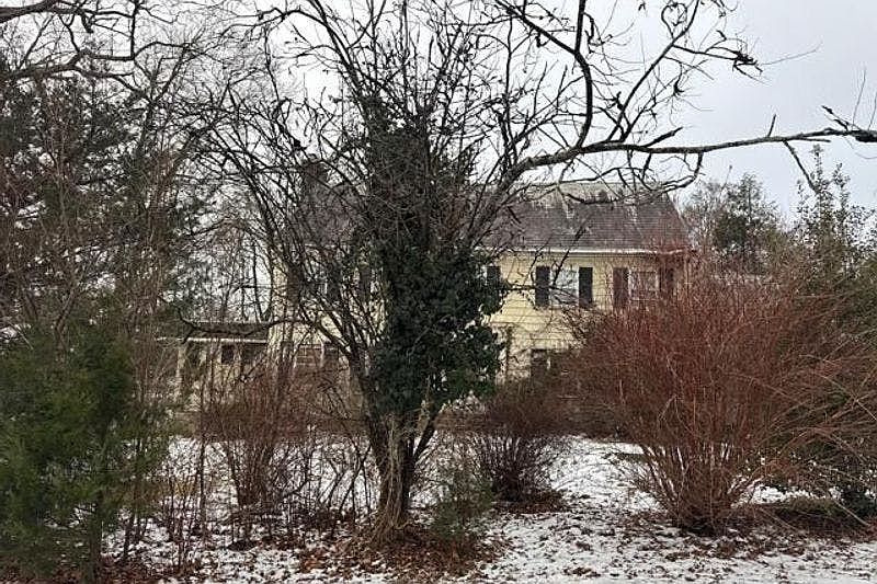 1st image of 16 Luddington Rd