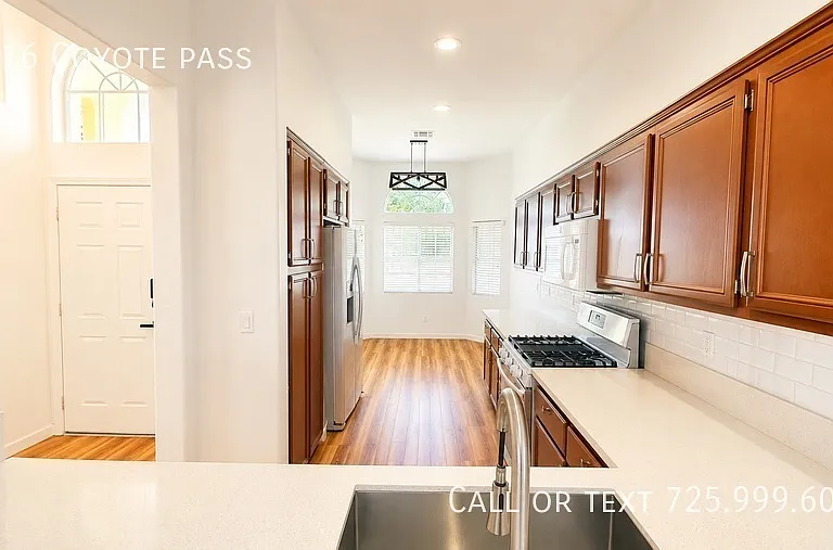 1916 Coyote Pass Way — Photo 5