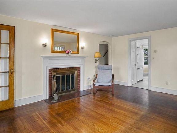 5th image of 77 Westcott Ave