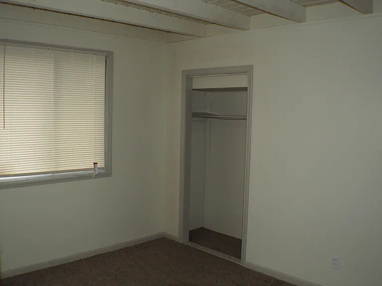 3135 E Glen Oaks Dr — Photo 3