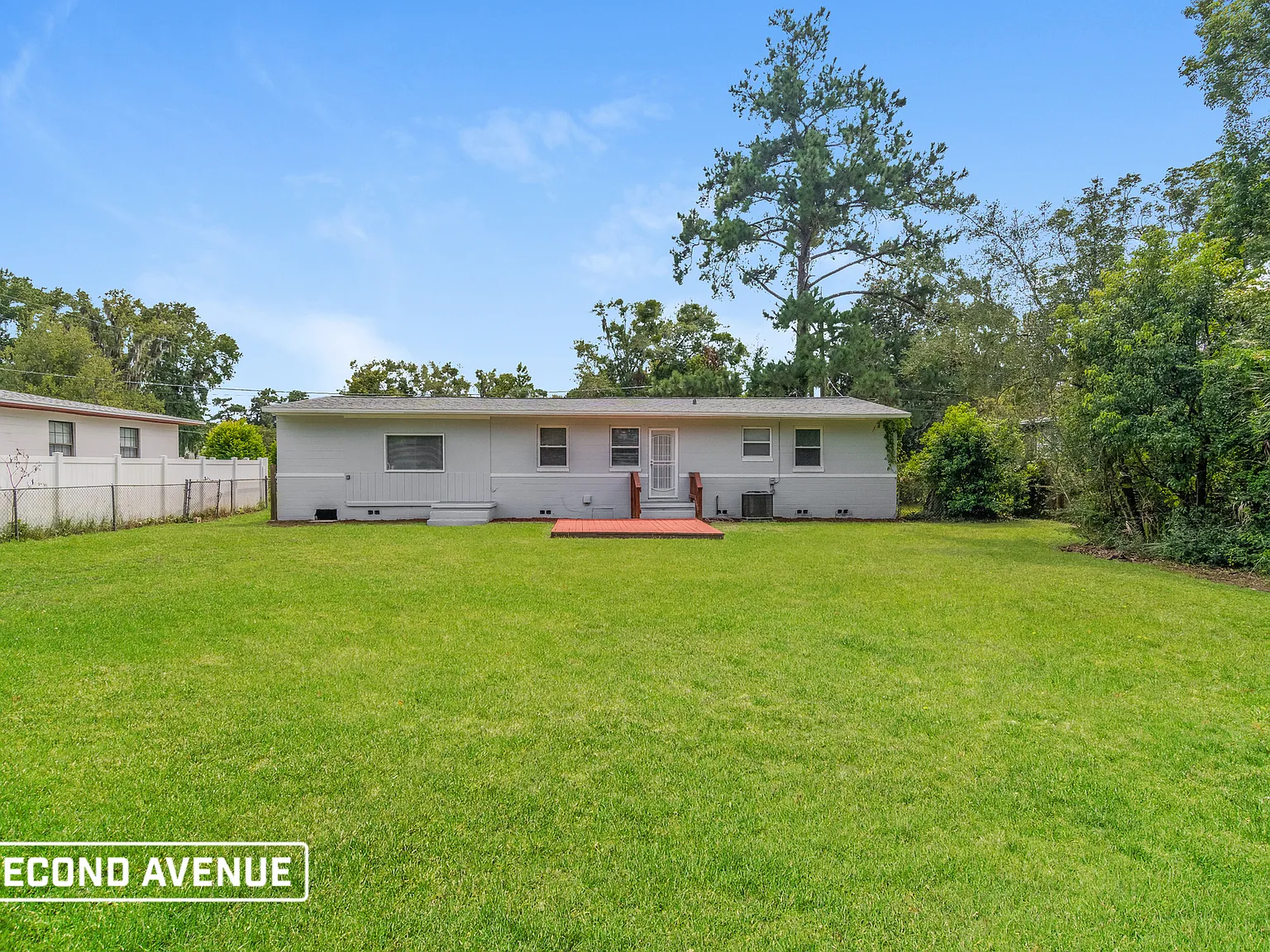 3 bed, 1.0 bath, 1262 sqft, $1,445 — Photo 2