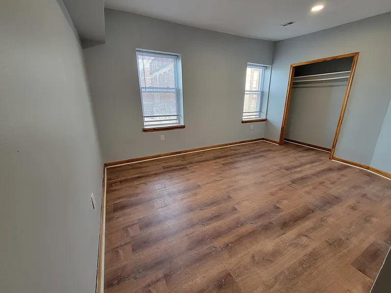 552 N 17th St #3F — Photo 4