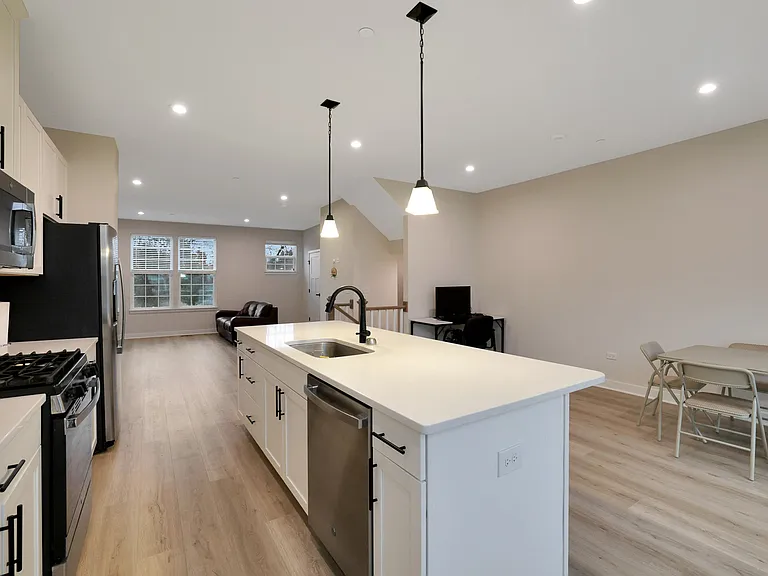 155 Canterbury Way — Photo 13