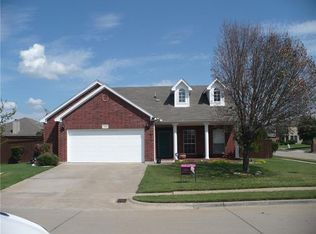 100 Lakeway Ln, Justin, TX 76247