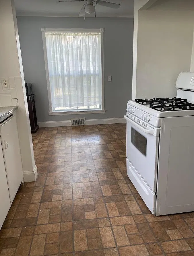 3 bed, 1619 sqft, $1,100 — Photo 3