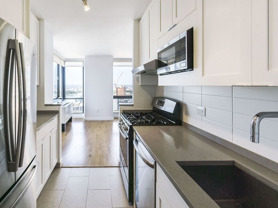 1st image of 1 Columbus Pl APT S45d